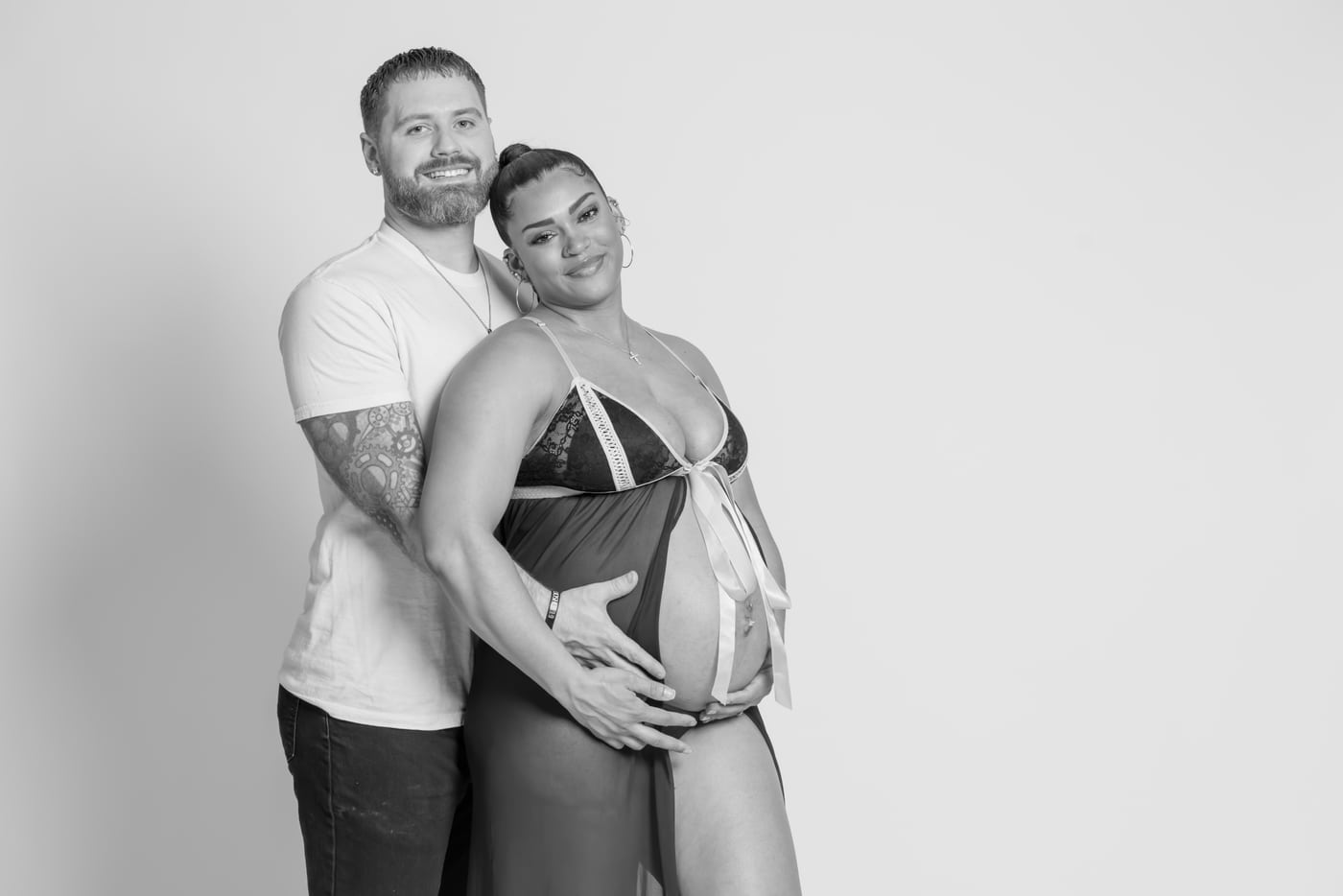 Maternity couple studio, belly, partner.