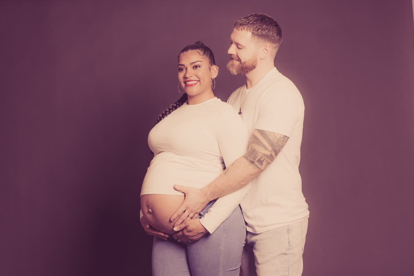 Maternity couple, purple bg, belly.