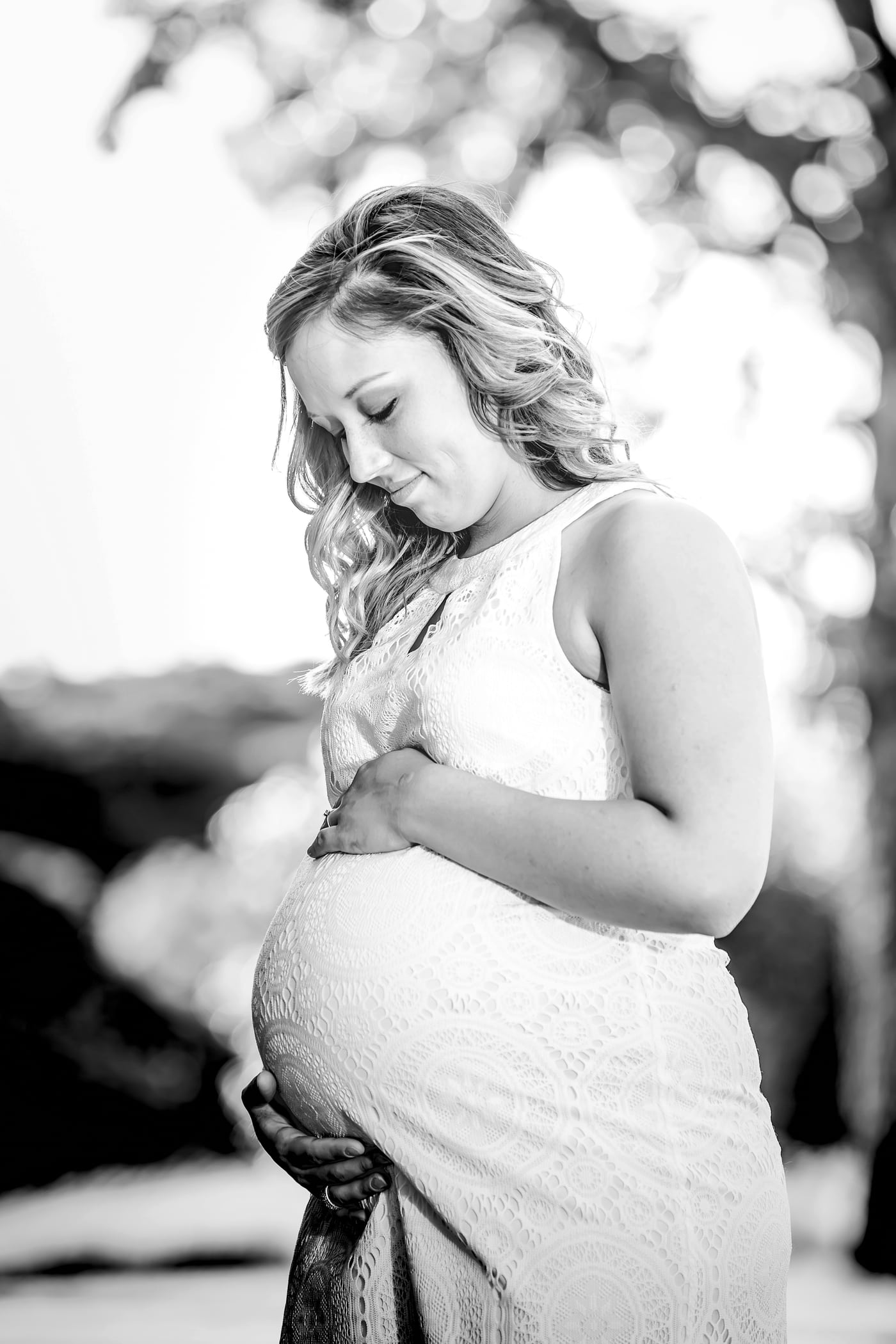 Maternity B&W belly, hair down.