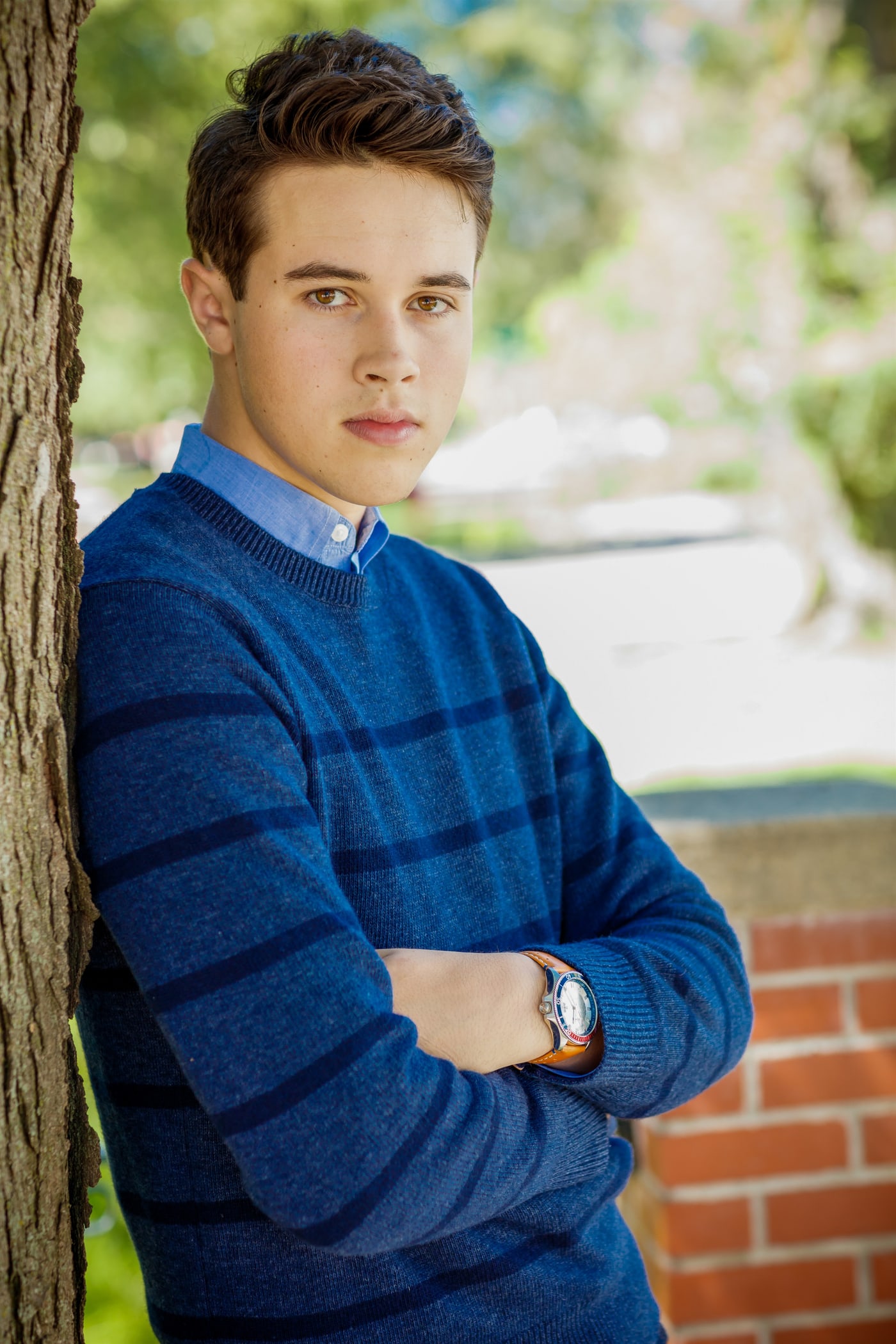 Clean senior portrait in blue sweater.
