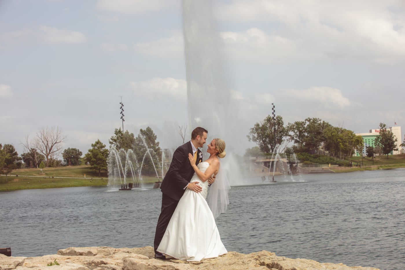 Couple by lake fountain, romantic.