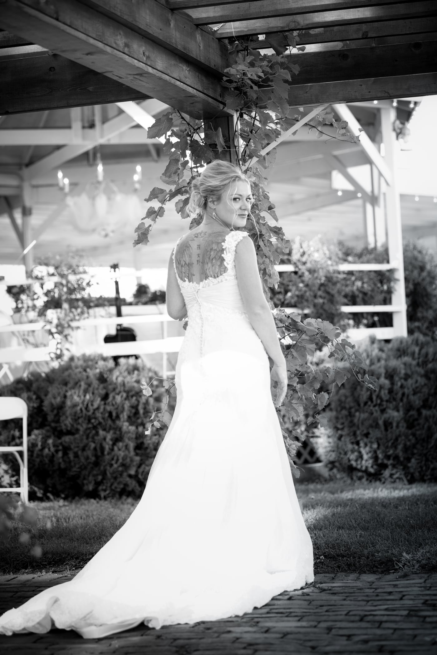 Bride full-length B&W, garden.